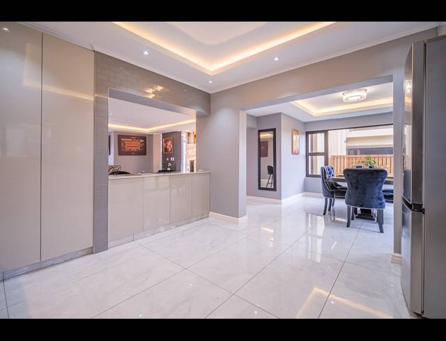 3 BEDROOM TOWNHOUSE FOR SALE IN IZINGA RIDGE